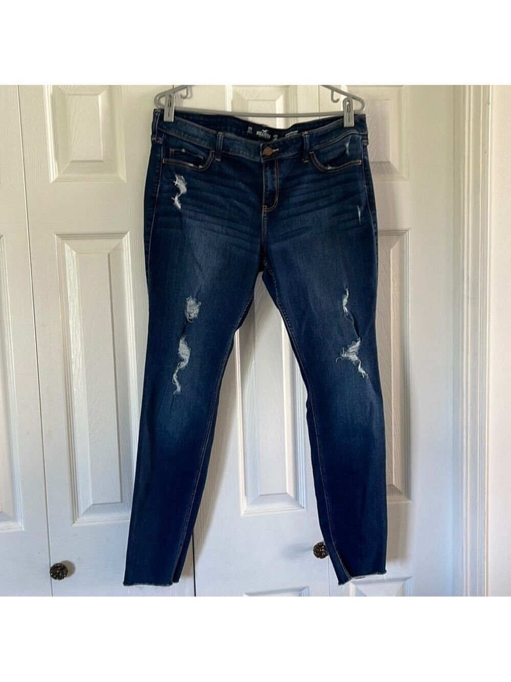 Hollister LR Super Skinny Distressed Jeans Size 33/30🥰🥰